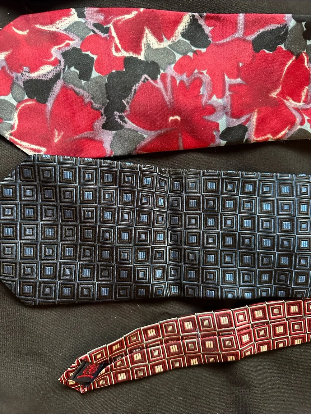 Men's Red Floral Tie - Classic Dress Accessory